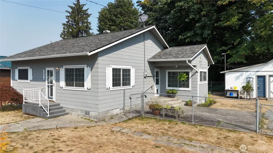 317 E Burke Avenue, Arlington, WA 98223 - #2