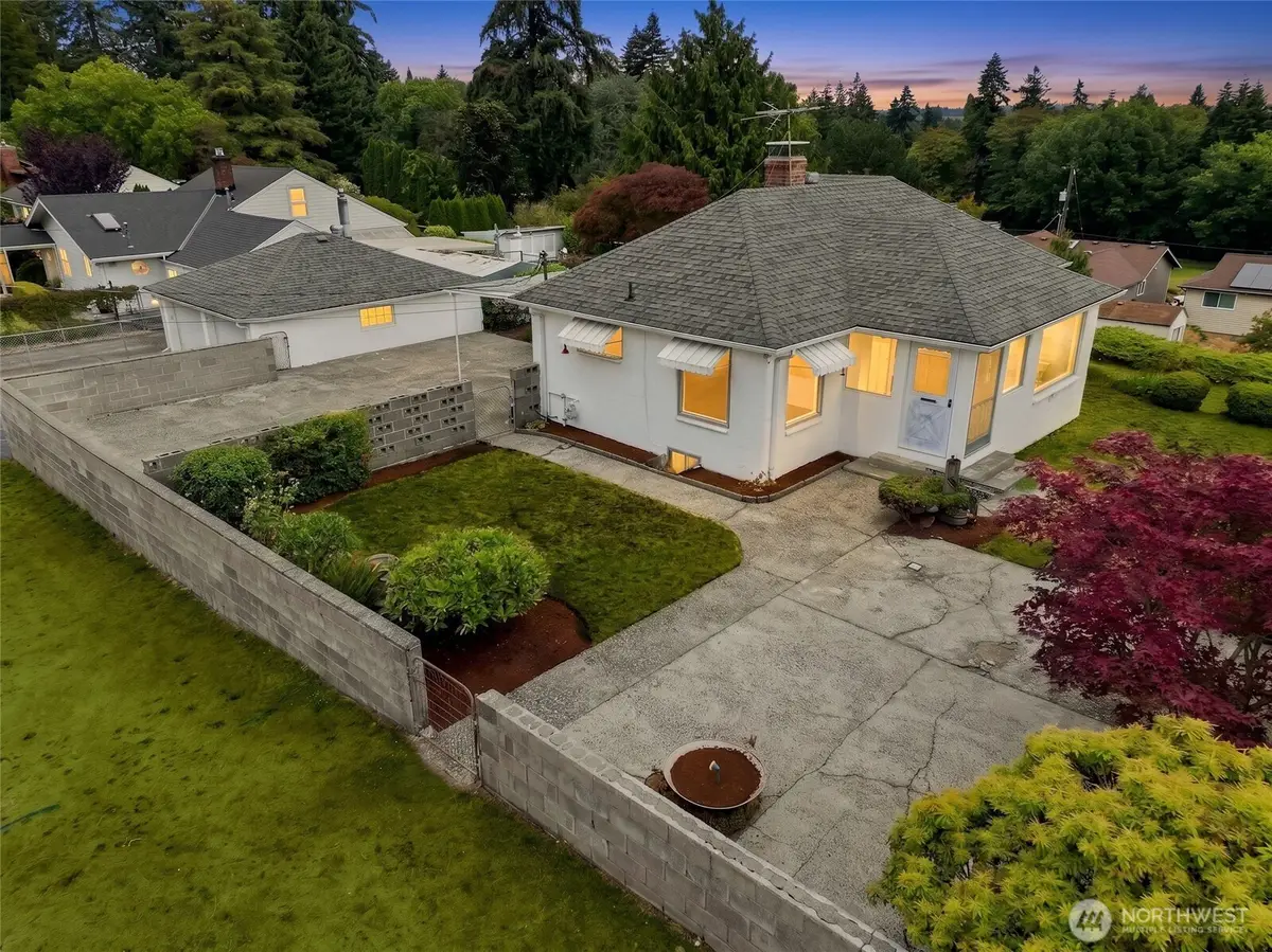 15852 7th Avenue Sw, Seattle, WA 98166 - #1