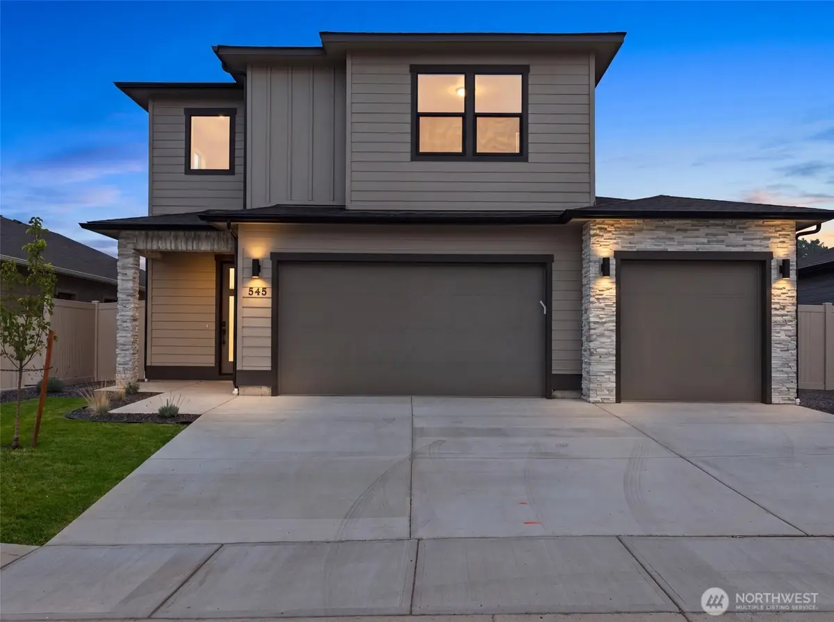 545 S Perry Avenue, East Wenatchee, WA 98802 - #1