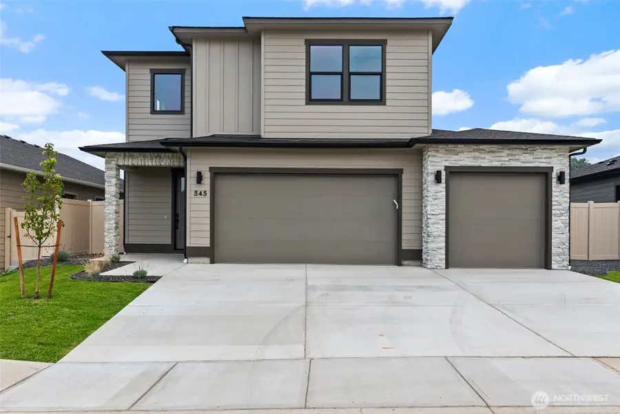 545 S Perry Avenue, East Wenatchee, WA 98802 - #3