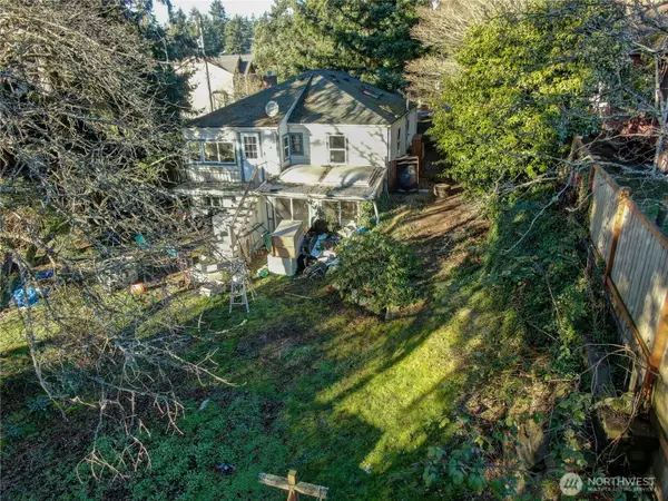 317 N 138th Street #5, Seattle, WA 98133
