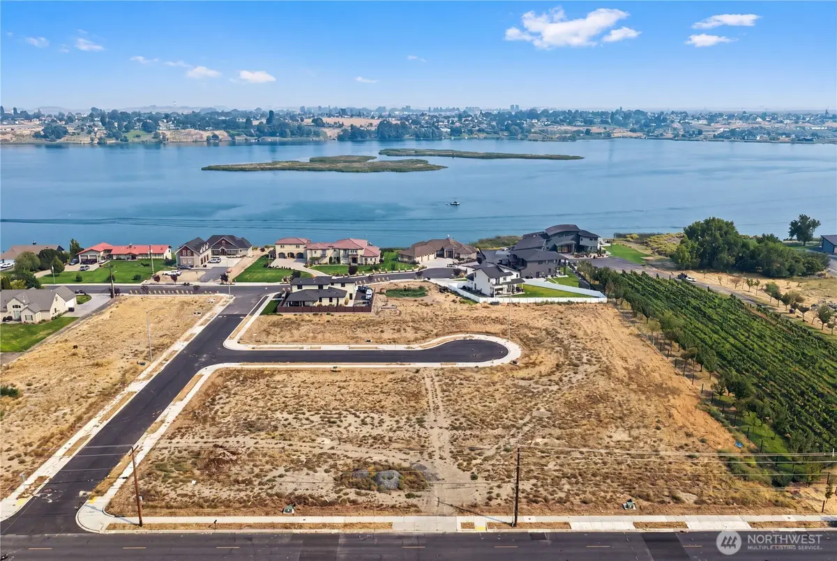 3198 W Lakeside Drive #1, Moses Lake, WA 98837 - #1