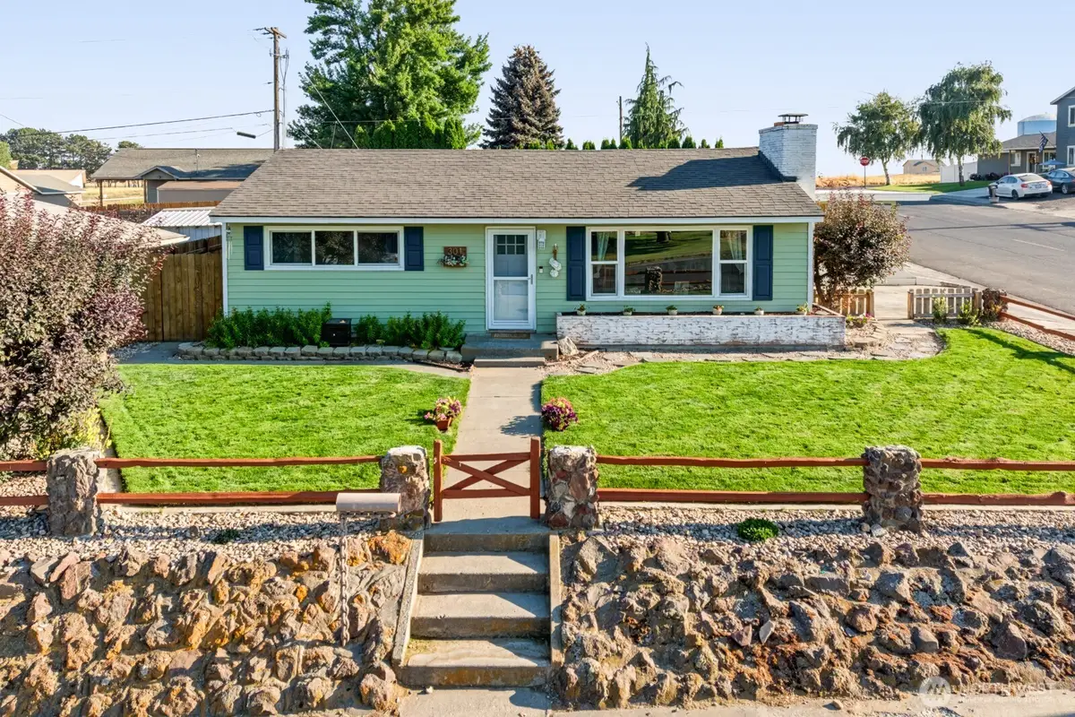 301 E 8th Street, Warden, WA 98857 - #1
