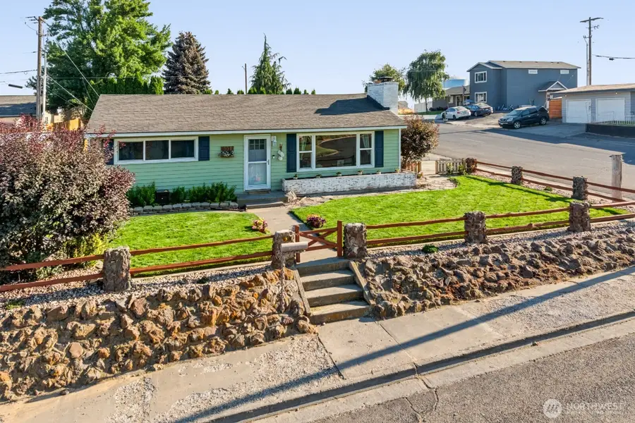 301 E 8th Street, Warden, WA 98857 - #3