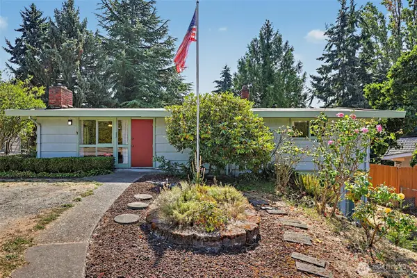 3827 S 176th Street, Seattle, WA 98188