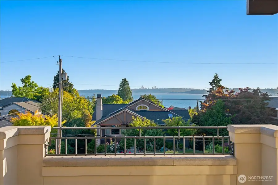 328 10th Avenue W, Kirkland, WA 98033 - #3