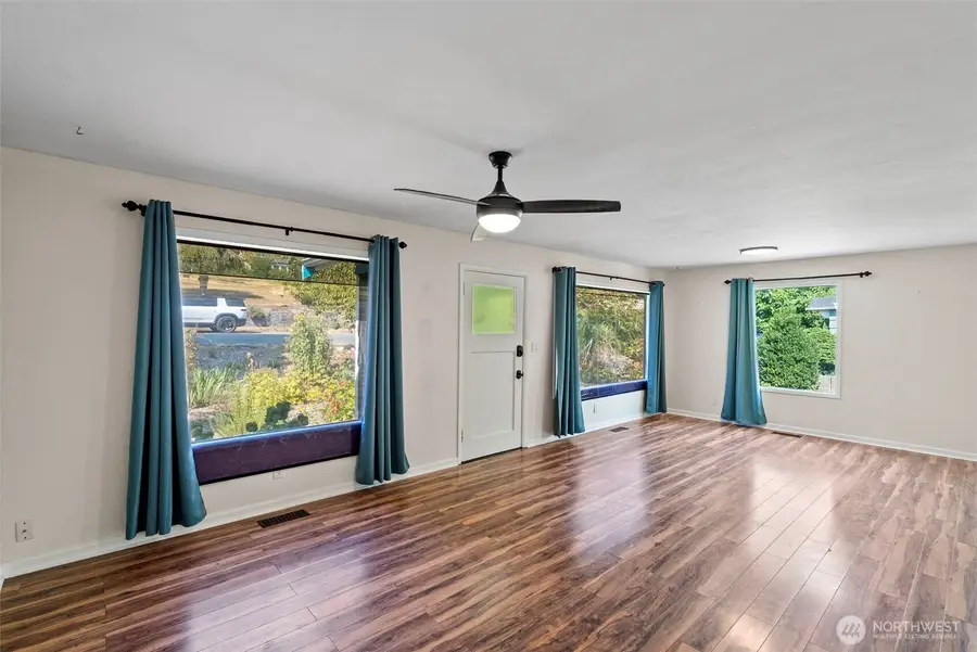 2130 N Callow Avenue, Bremerton, WA 98312 - #3