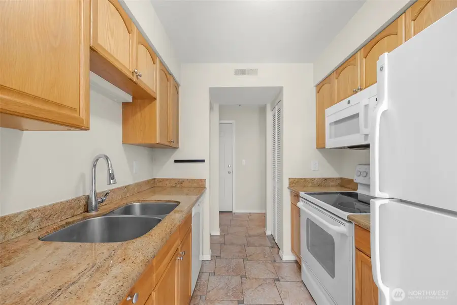 12525 NE 145th Place #F107, Kirkland, WA 98034 - #3