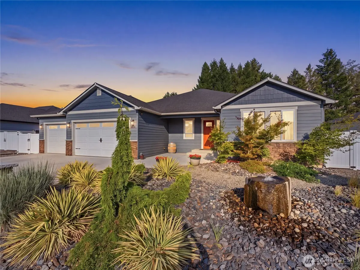 625 S Perry Avenue, East Wenatchee, WA 98802 - #1