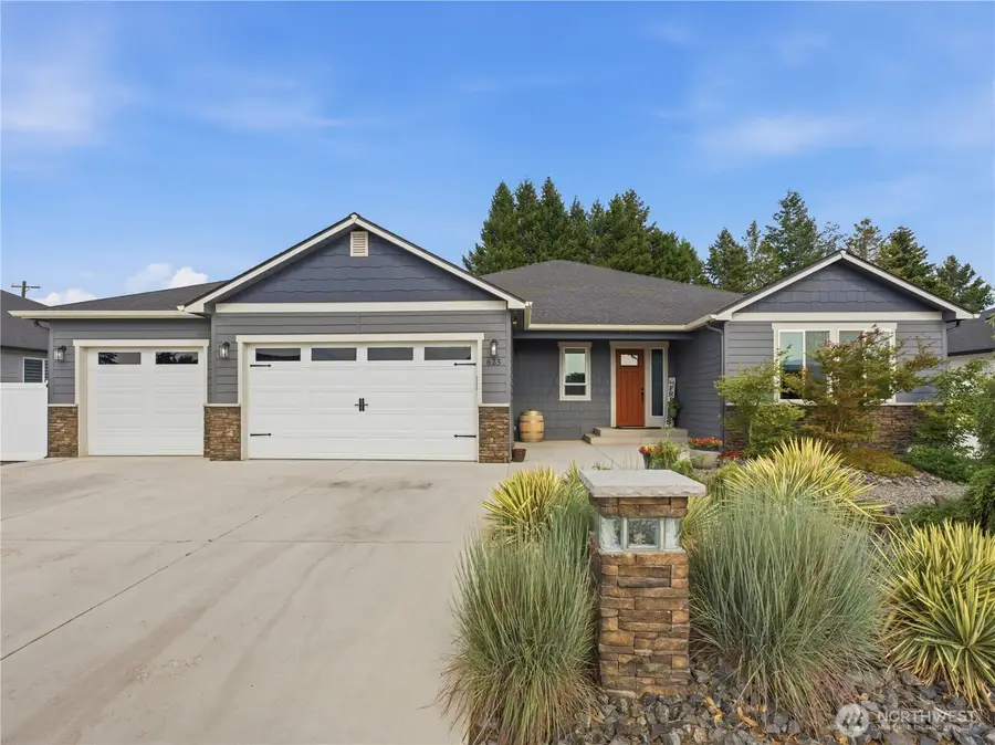 625 S Perry Avenue, East Wenatchee, WA 98802 - #2