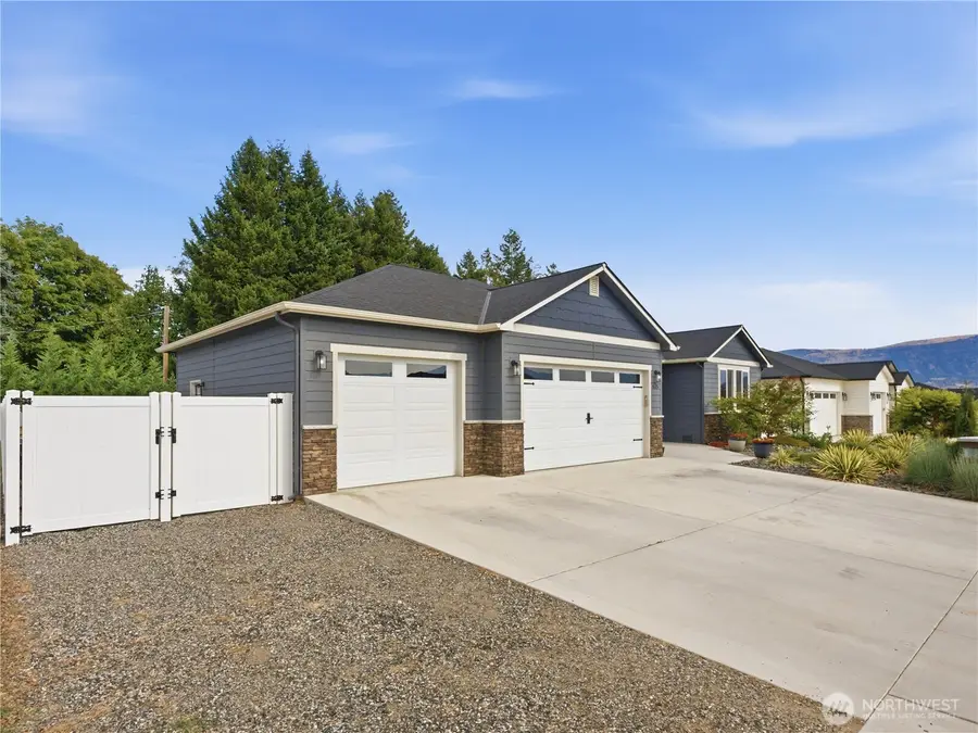 625 S Perry Avenue, East Wenatchee, WA 98802 - #3