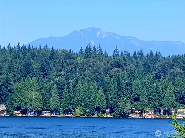 425 W Shore Loop Road, Snohomish, WA 98290