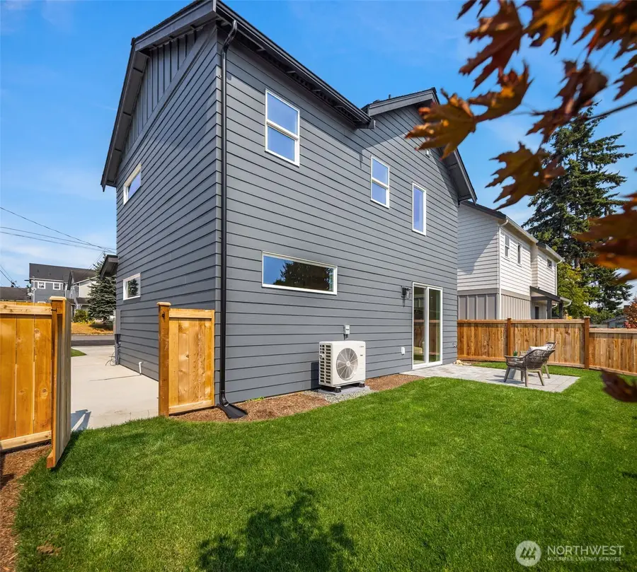 2402 Cleveland Avenue #B, Everett, WA 98201 - #3