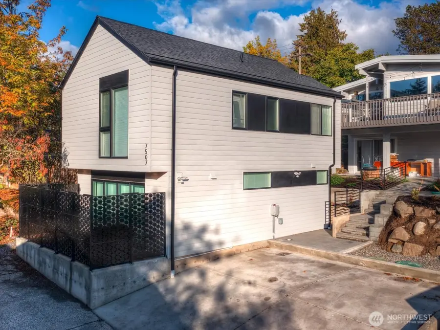 7507 Latona Avenue Ne, Seattle, WA 98115 - #2