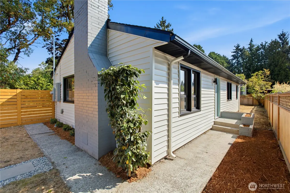 12504 8th Avenue Sw, Burien, WA 98146 - #1