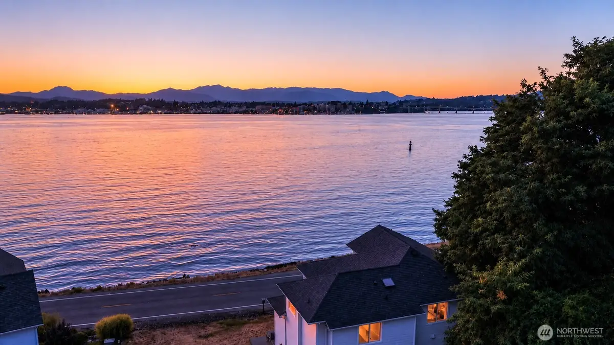 1989 Beach Dr E, Port Orchard, WA 98366 - #1