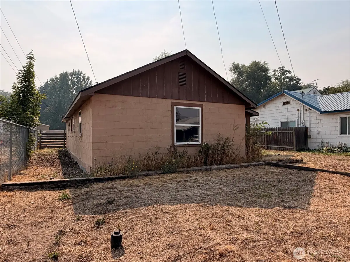 210 Whitcomb Avenue N, Tonasket, WA 98855 - #1