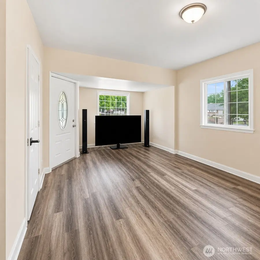 702 5th Avenue Nw, Puyallup, WA 98371 - #2