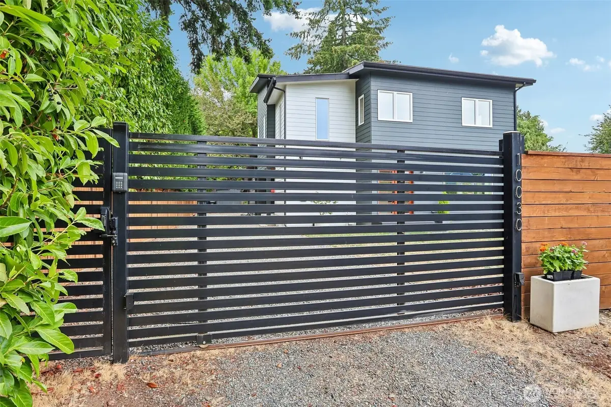 10030 37th Avenue Sw, Seattle, WA 98146 - #1