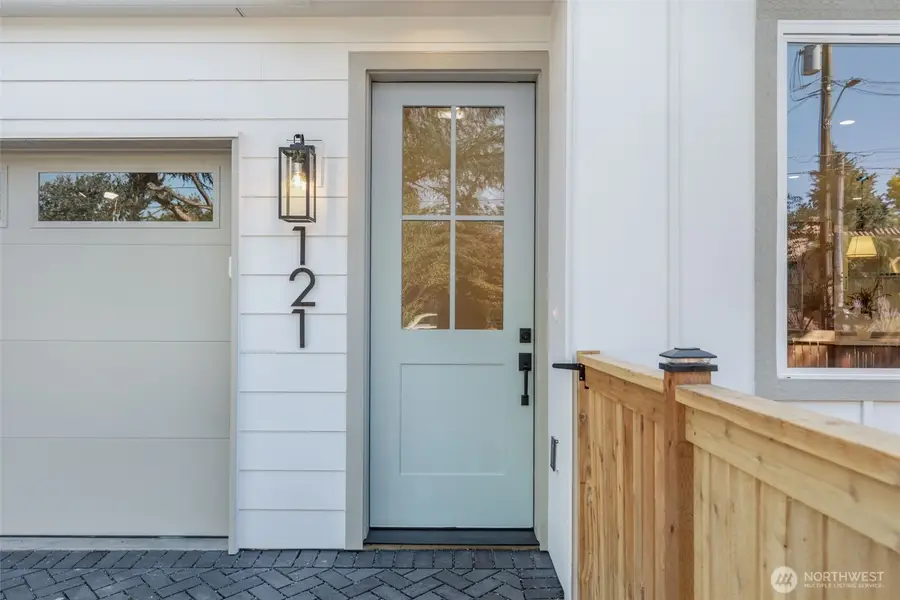 121 N 136th Street, Seattle, WA 98133 - #2