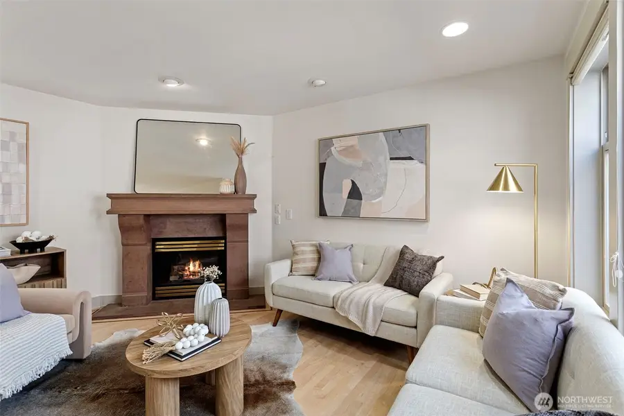 4423 Phinney Avenue N #F, Seattle, WA 98103 - #2