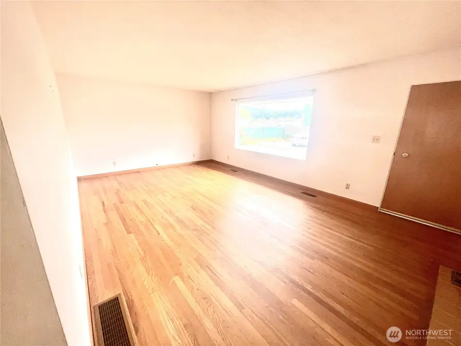 610 SW Front Avenue, Castle Rock, WA 98611 - #3