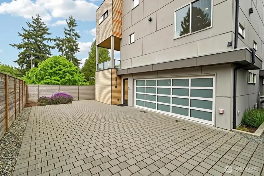 3319 W Elmore Street, Seattle, WA 98199 - #2