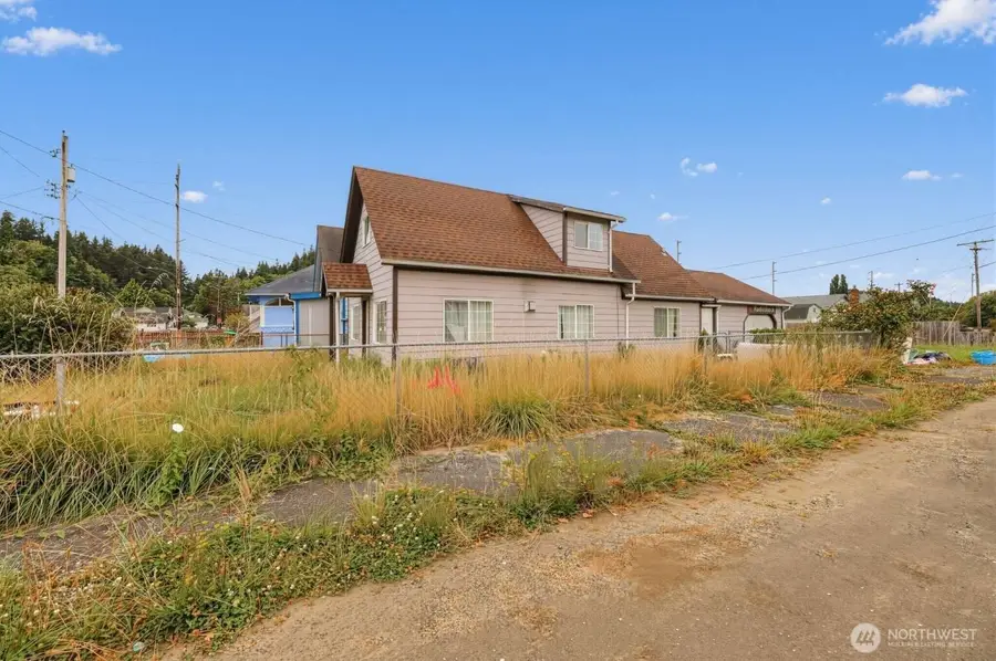 1025 Arnold Avenue, Hoquiam, WA 98550 - #2
