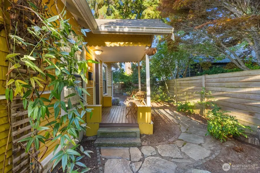 8106 8th Avenue Nw, Seattle, WA 98117 - #2