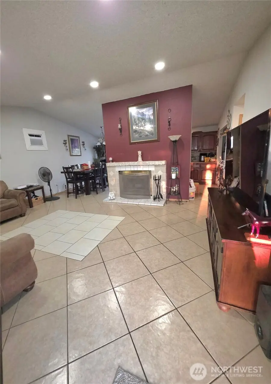 819 Walker Avenue, Wenatchee, WA 98801 - #3