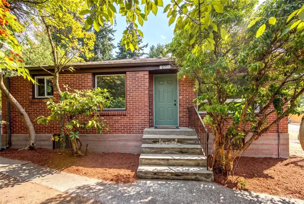 12004 5th Ave Ne, Seattle, WA 98125