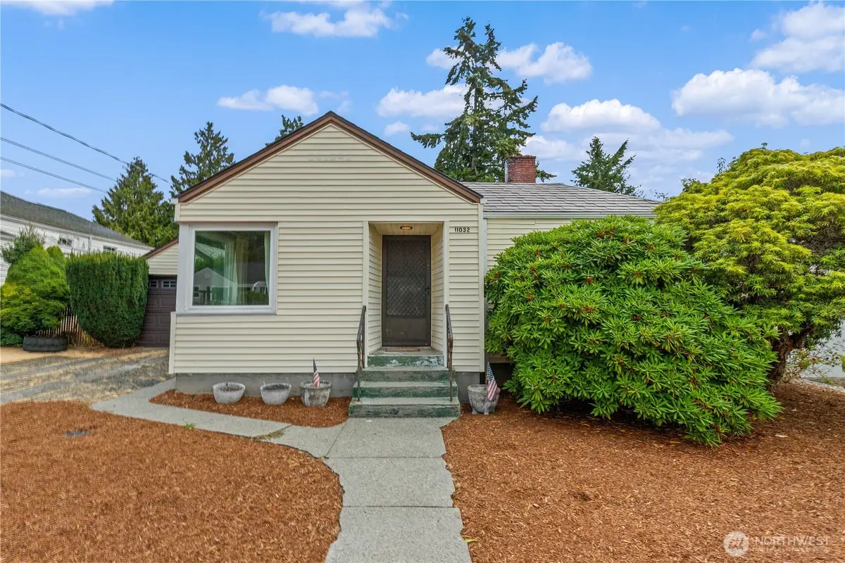 11032 Dayton Avenue N, Seattle, WA 98133 - #1