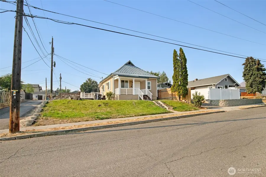 617 3rd Street, Wenatchee, WA 98801 - #2