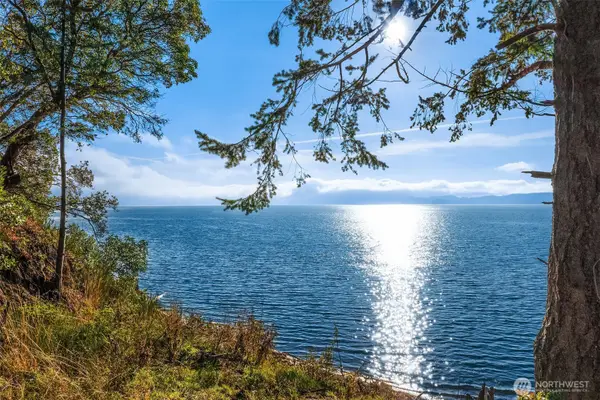 629 3rd Avenue, Fox Island, WA 98333