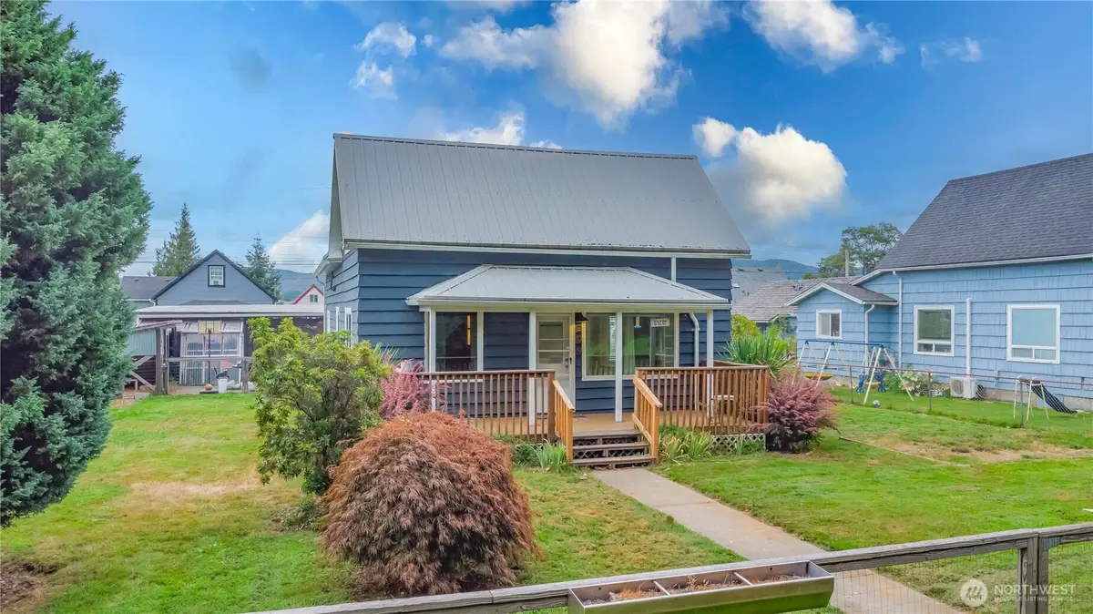 209 E Cowlitz Street, South Bend, WA 98586 - #1