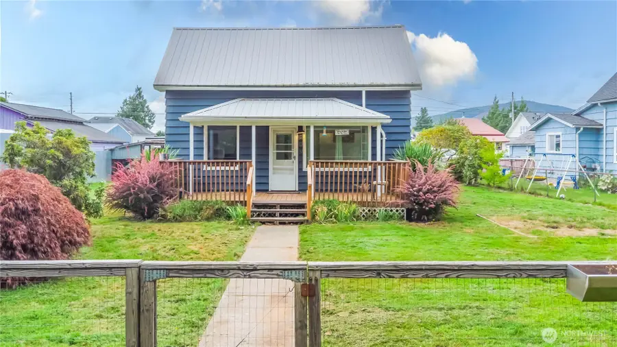 209 E Cowlitz Street, South Bend, WA 98586 - #2