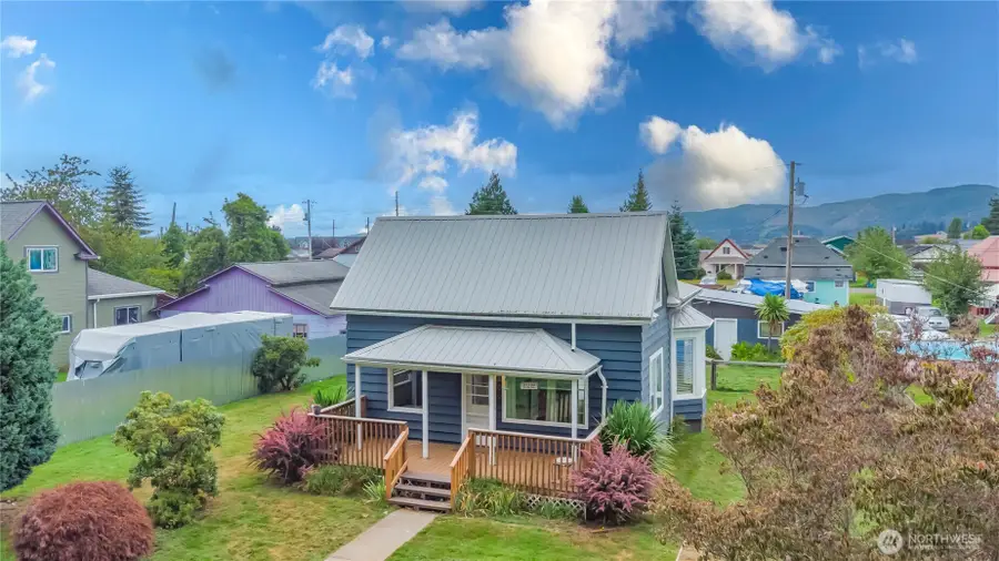 209 E Cowlitz Street, South Bend, WA 98586 - #3