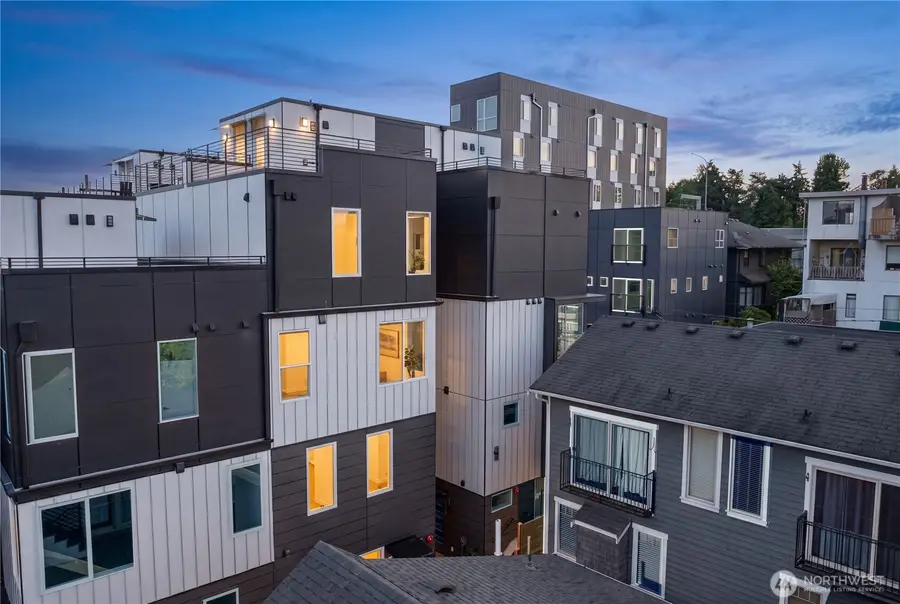 2328 Franklin Avenue E #B, Seattle, WA 98102 - #3