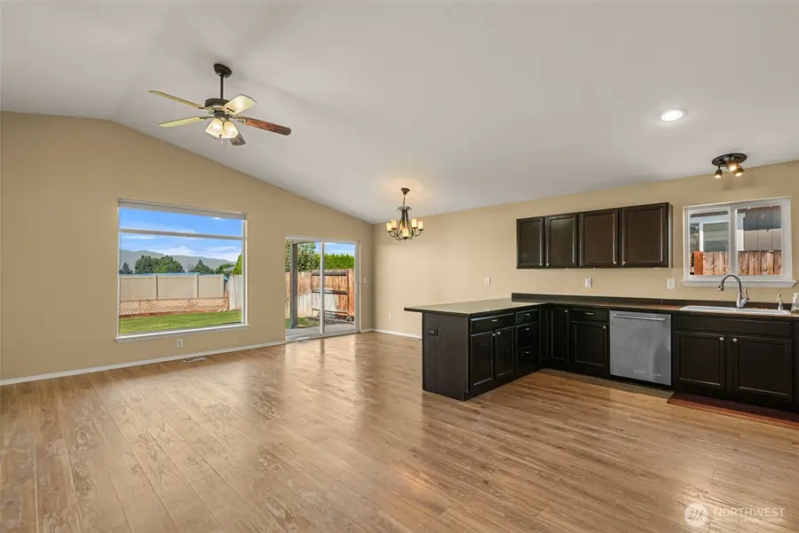 524 N Montclair Avenue, East Wenatchee, WA 98802 - #2