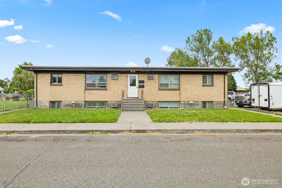 1304 W Hopkins Street, Pasco, WA 99301 - #1