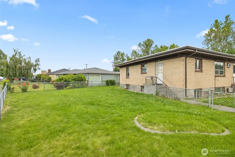 1304 W Hopkins Street, Pasco, WA 99301 - #2