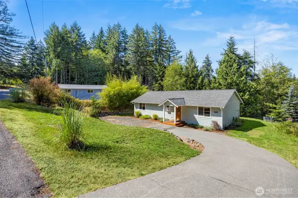 231 E Snowcap Drive, Belfair, WA 98528