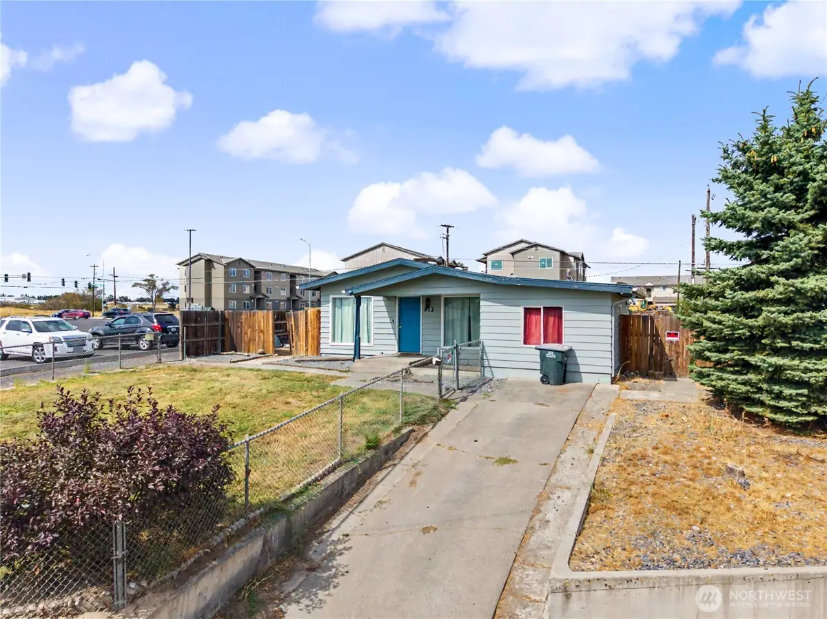 912 W Loop Drive Ne, Moses Lake, WA 98837 - #1