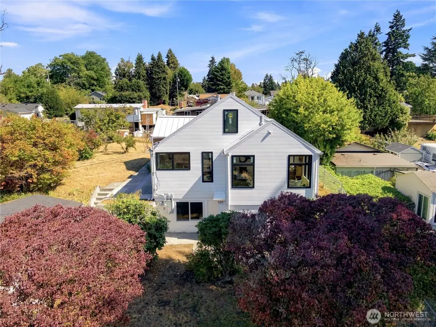 10246 11th Avenue Sw, Seattle, WA 98146 - #2