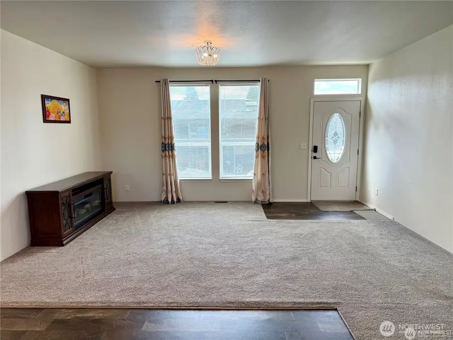 607 37th Street Se #99A, Auburn, WA 98002 - #2
