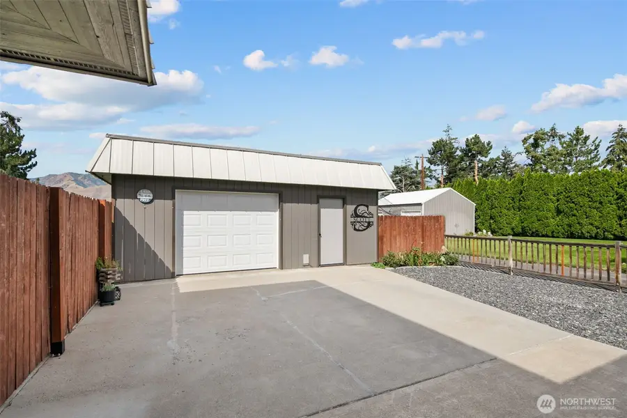 2214 NW Columbia Avenue, East Wenatchee, WA 98802 - #3