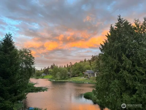 1081 Honeymoon Lake Drive, Greenbank, WA 98253