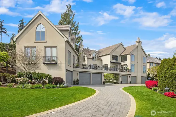 8496 NE Woodland Cove Drive, Kirkland, WA 98034