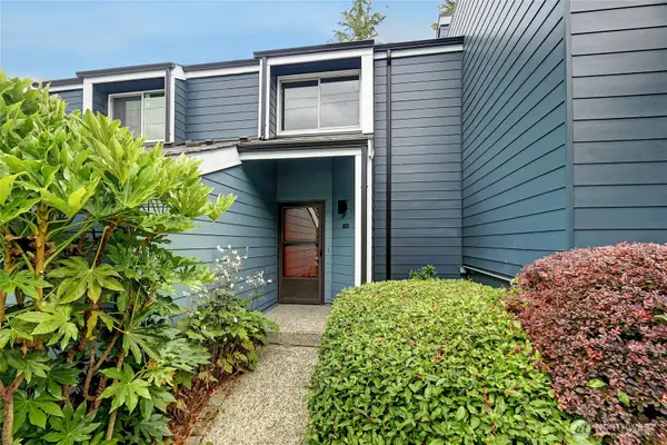 17018 NE 80th Street #C5, Redmond, WA 98052