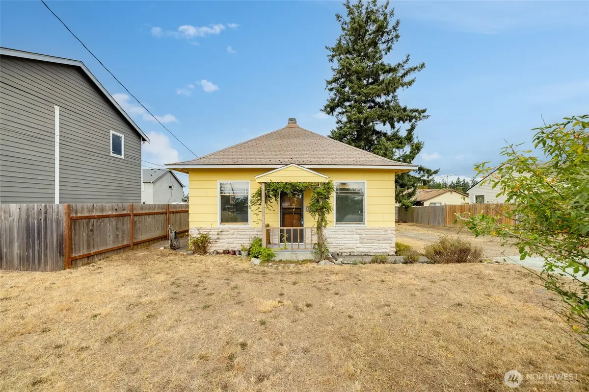 1442 E Whidbey Avenue, Oak Harbor, WA 98277 - #1